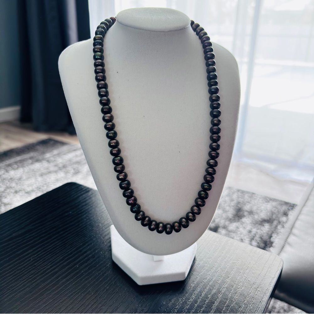 Black Peacock Pearl Necklace 18” Iridescent Beaded Strand